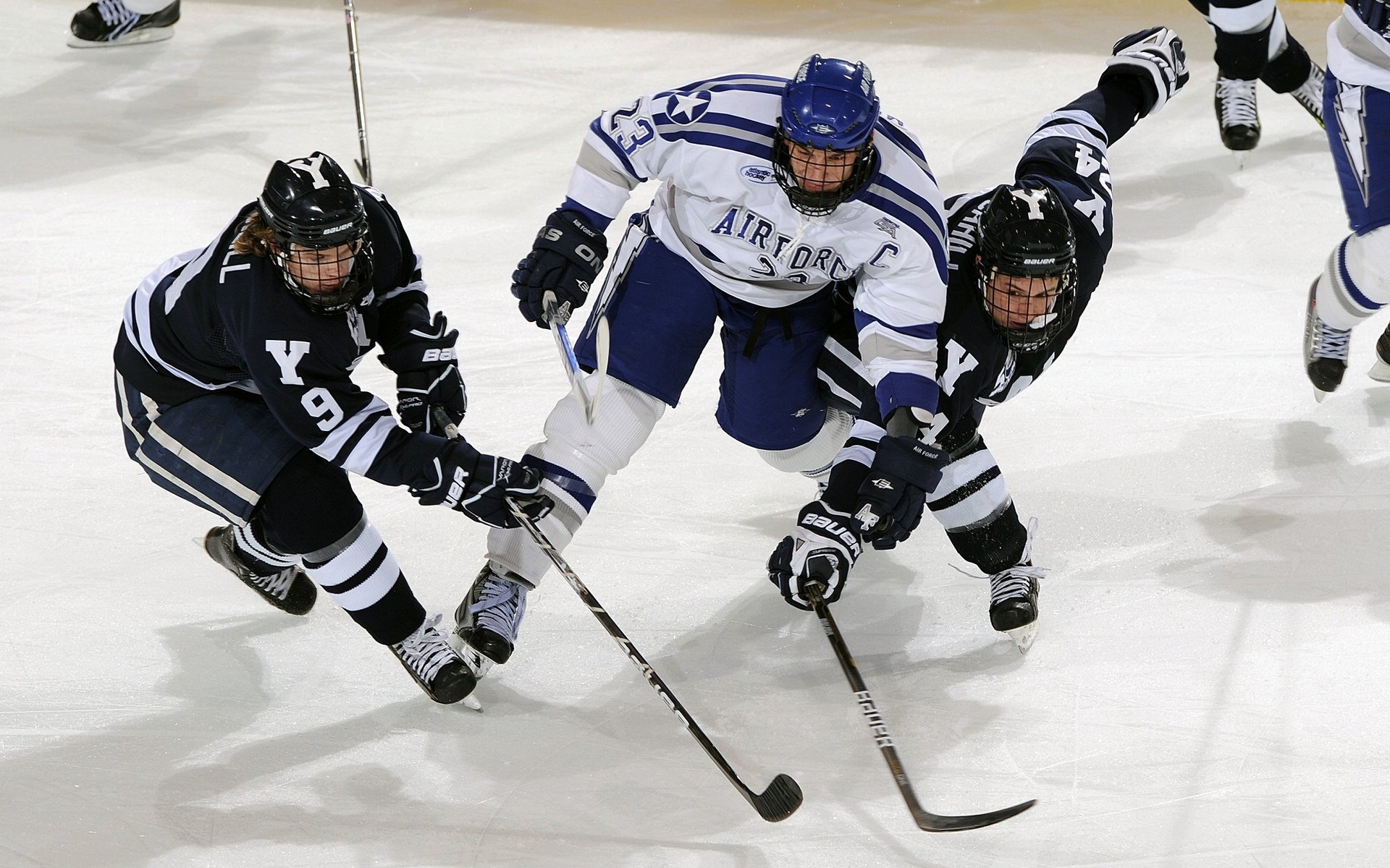 亚洲飞人再创佳绩 跨栏赛场闪耀新星